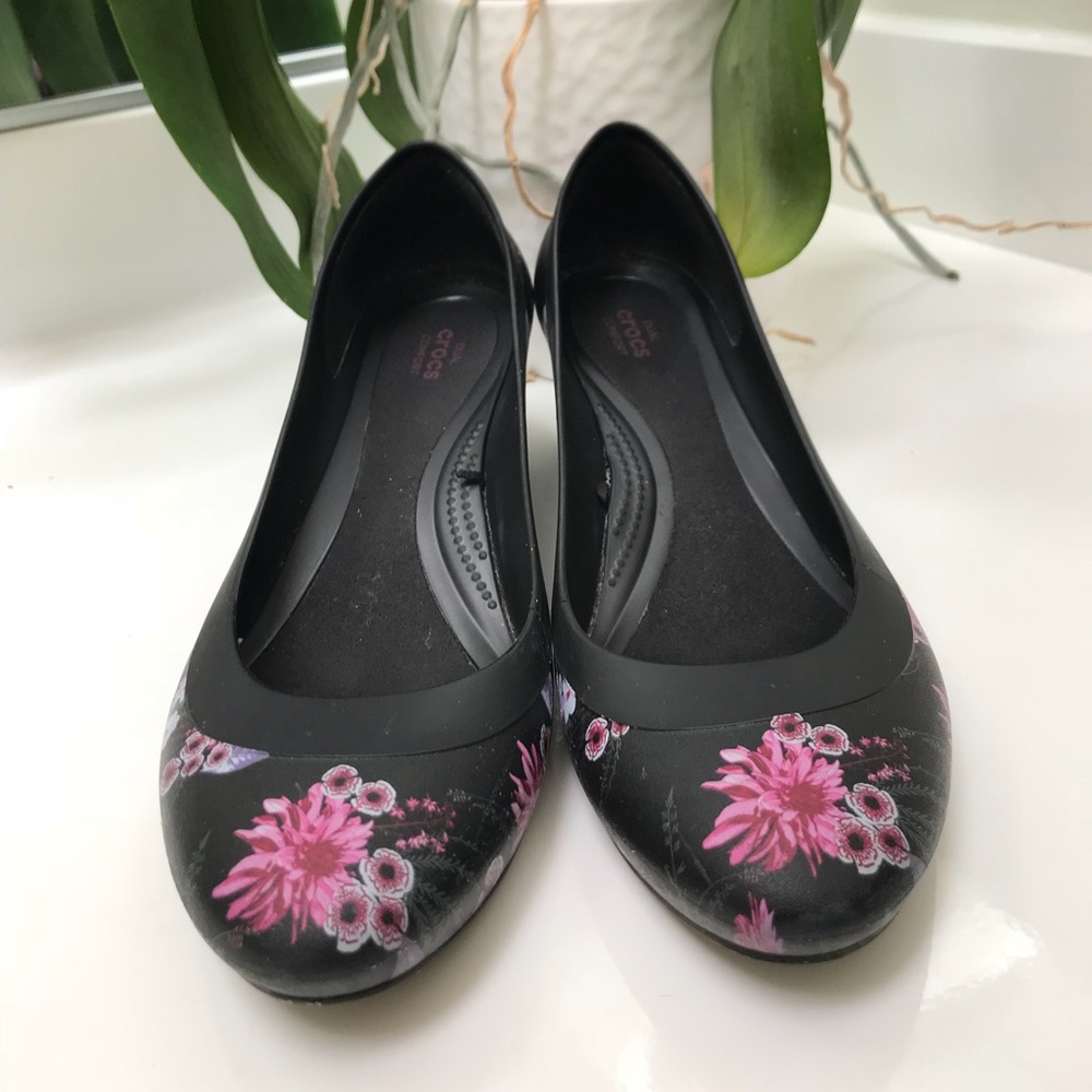 Crocs pink flowered Lina wedges